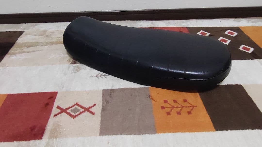 sr400　デイトナ　シート　ペイトンプレイス　グッズ　マフラー