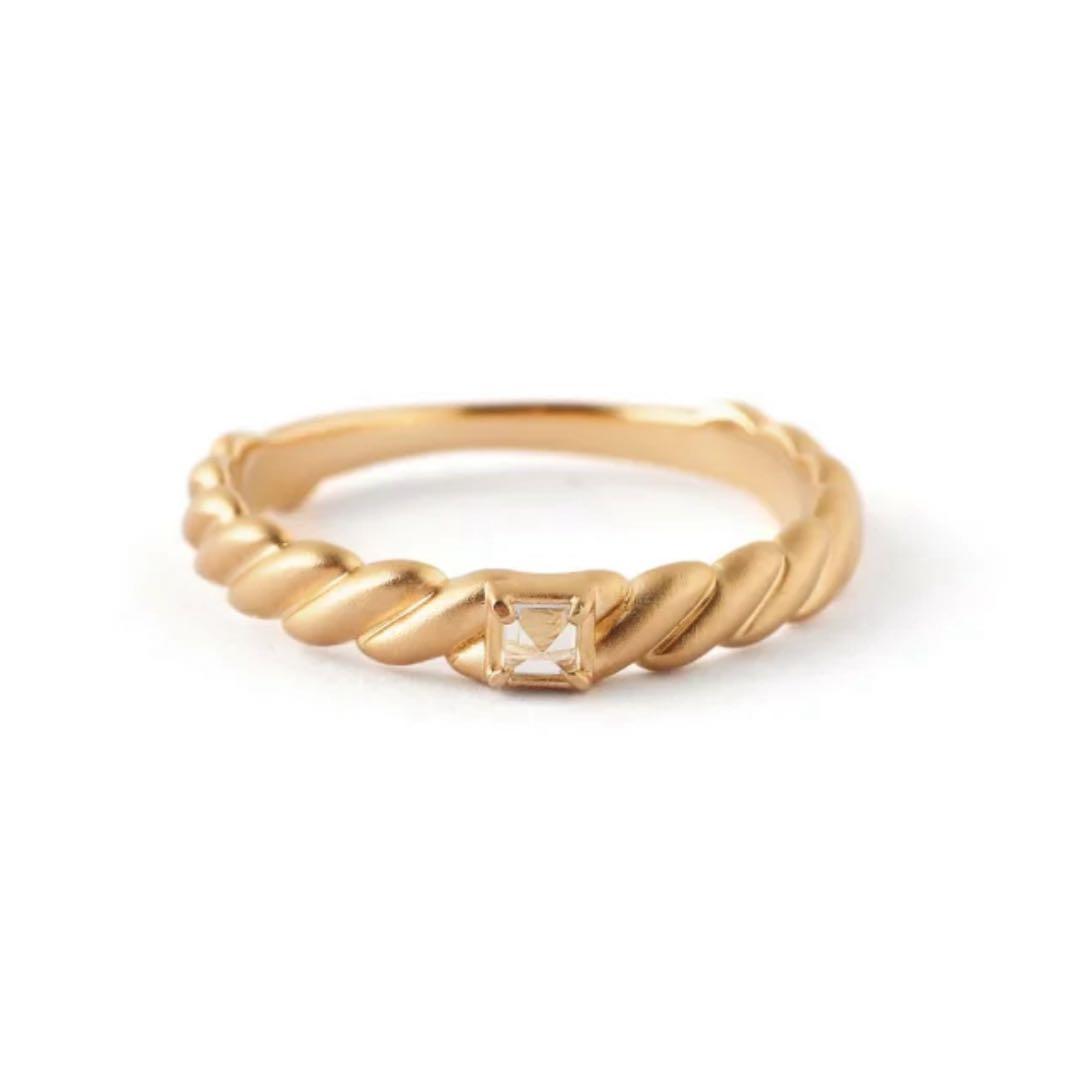 シエナ　K10　ホワイトトパーズリング　7号