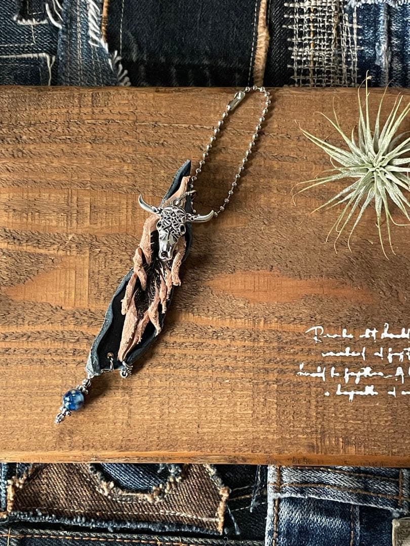 フェザーデザインチャーム໒꒱✨I.