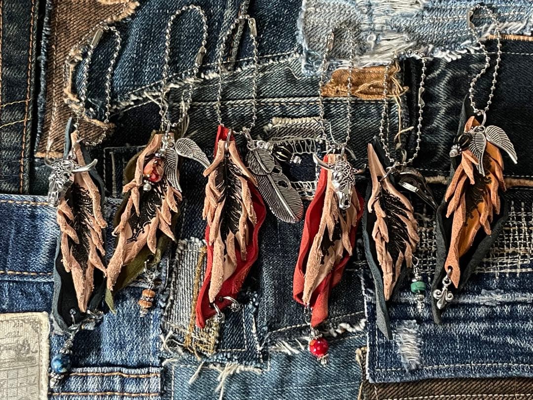 フェザーデザインチャーム໒꒱✨I.