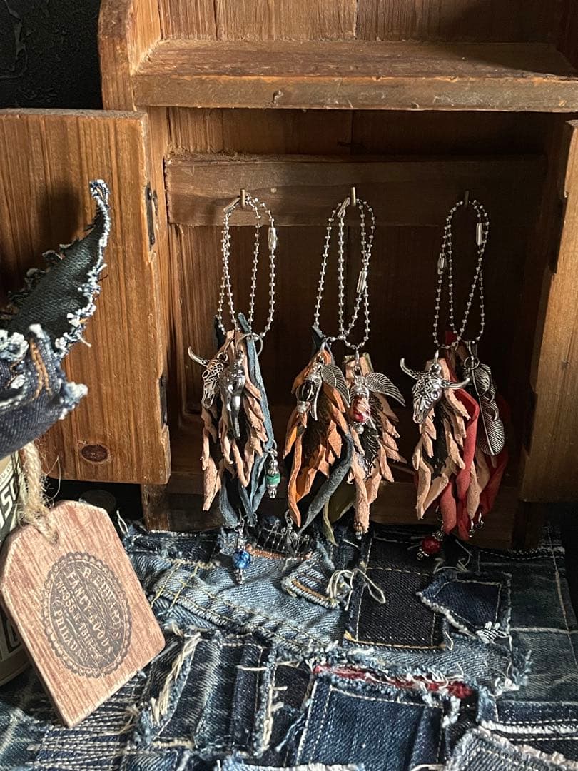 フェザーデザインチャーム໒꒱✨I.