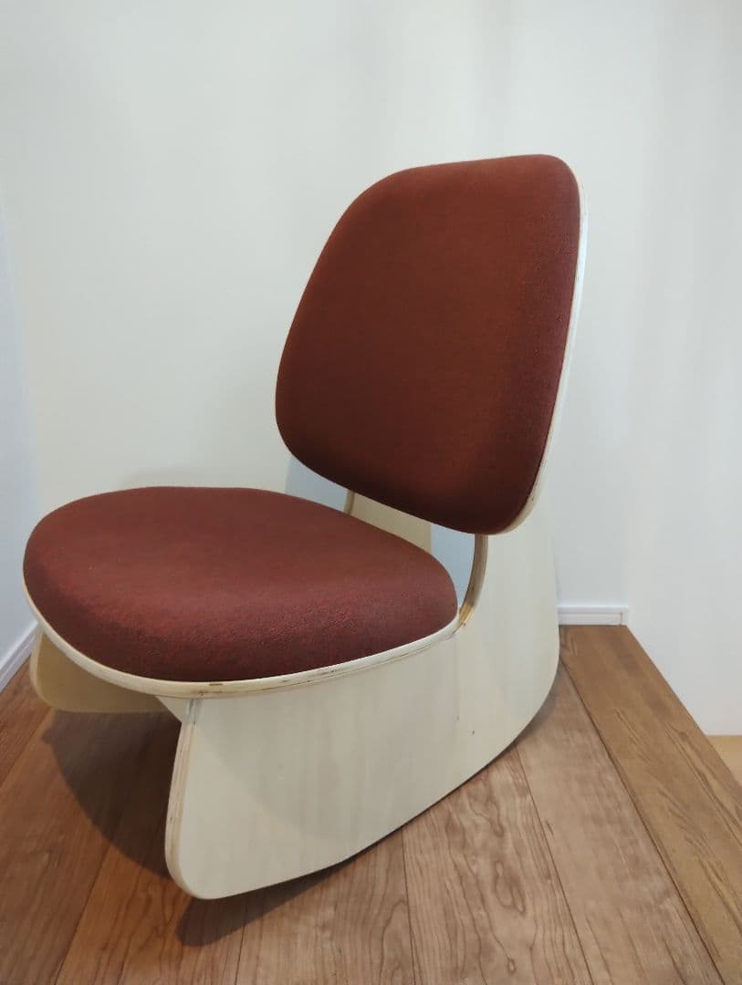 ブラウン座椅子 モダンデザイン