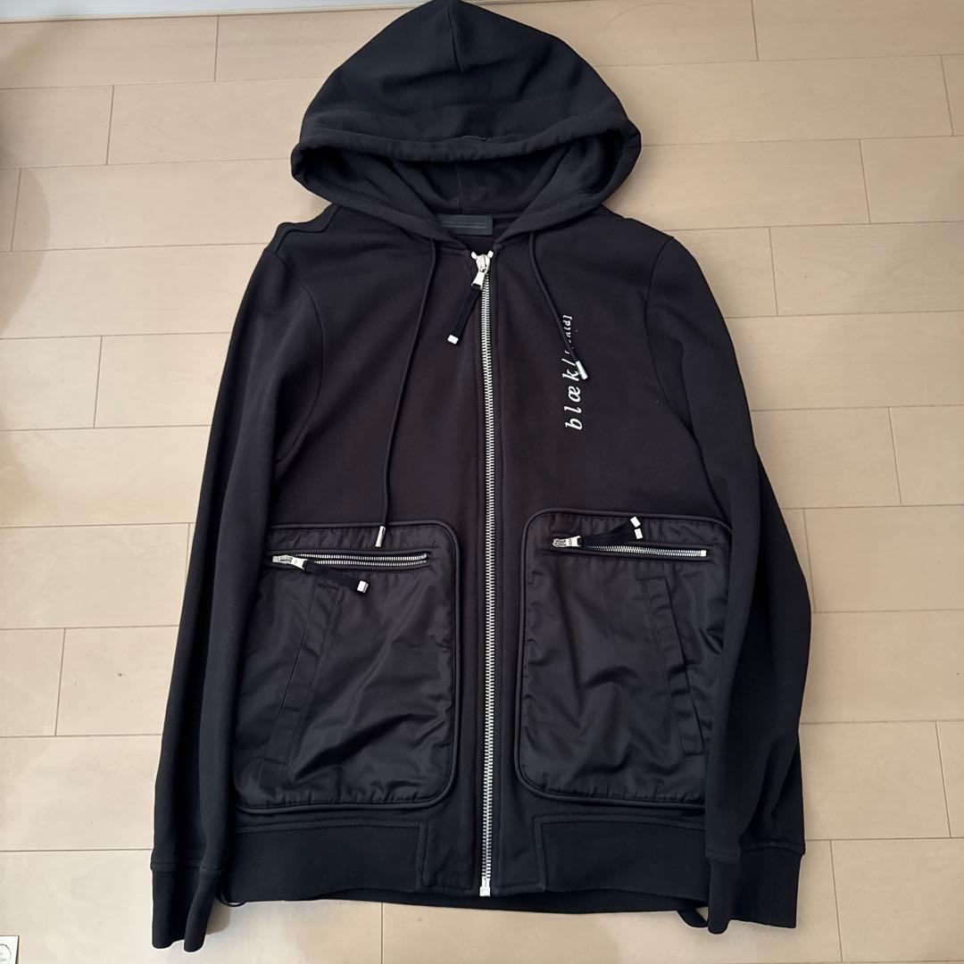 DIESELブラックパーカー フロントジップ付き