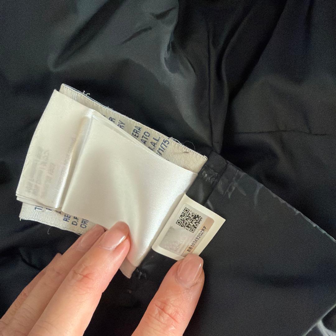 Moncler ダウンジャケット ダークグレー