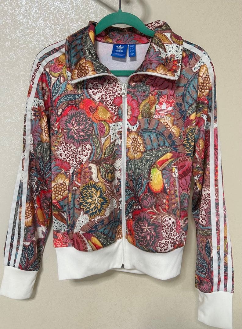 adidas オリジナルス ボタニカル 花柄ジャージ