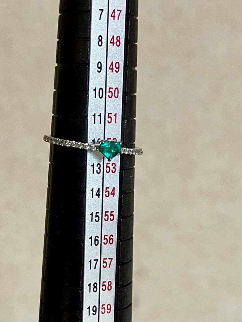 き*ん様 pt950コロンビア産エメラルドハート＆ダイヤリングです