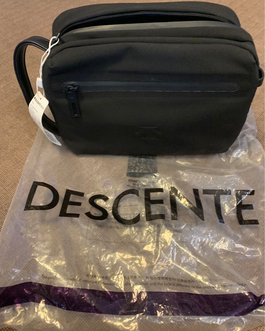 デサント　黒ゴルフポーチ【新品】