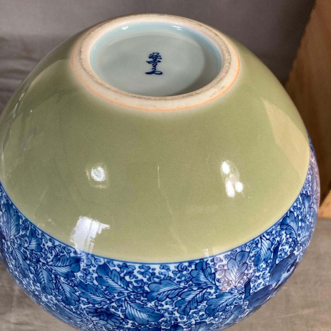 【源右衛門】古伊万里の伝統　日本の名窯　舘林源右衛門作　青磁獅子唐草文　花瓶
