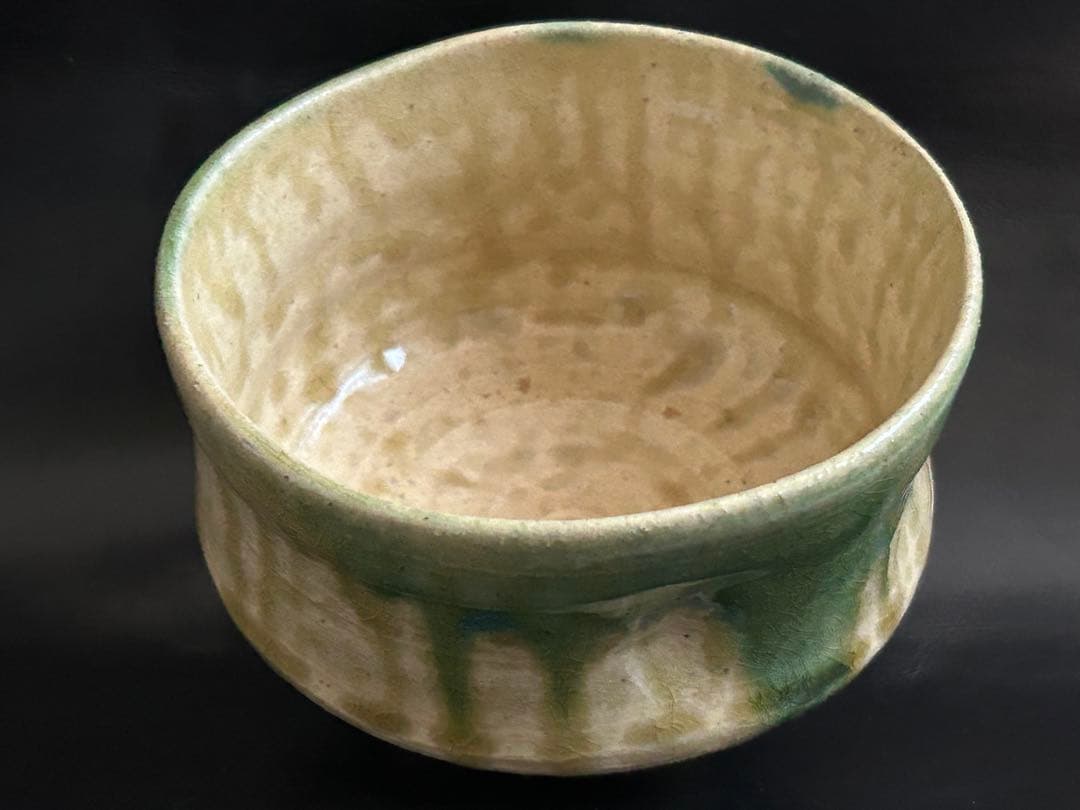 遺品整理中◾️蔵から美しい緑色の釉薬が滝の様に流れる抹茶茶碗が出て来ました。