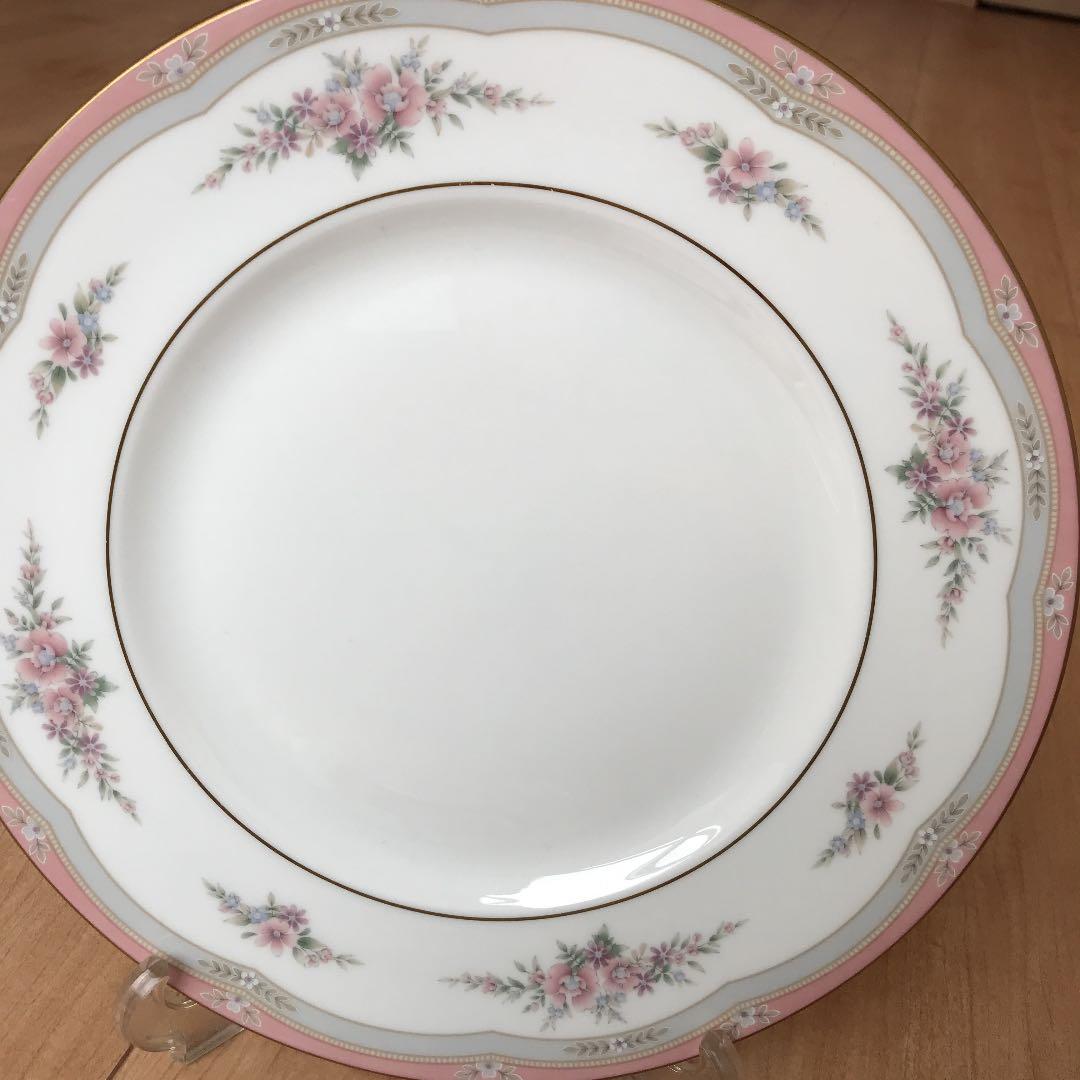 ウェッジウッド　ロザリー　26cm １枚、小皿６枚セット