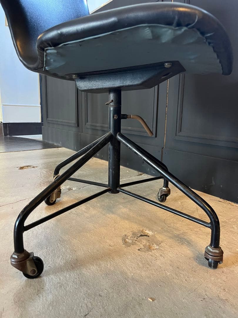 秋田木工デザイナーチェア