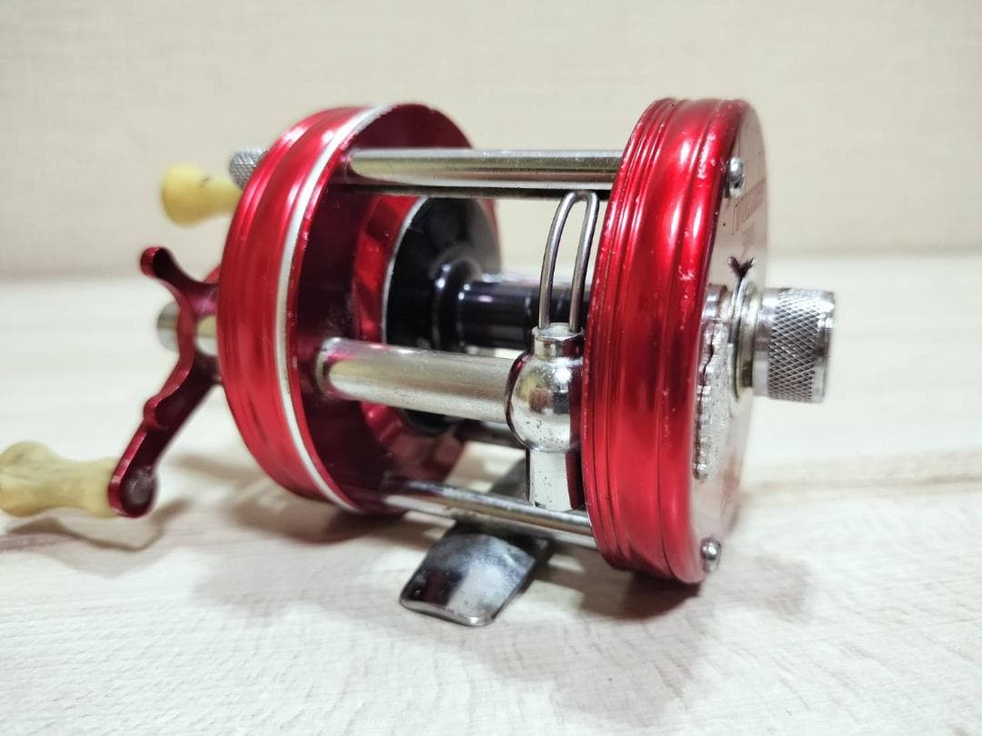 ◇アブガルシア　アンバサダー5000　ビンテージ　リール 　レッド