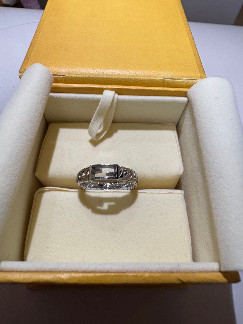 FENDI ロゴ　バゲット　リング