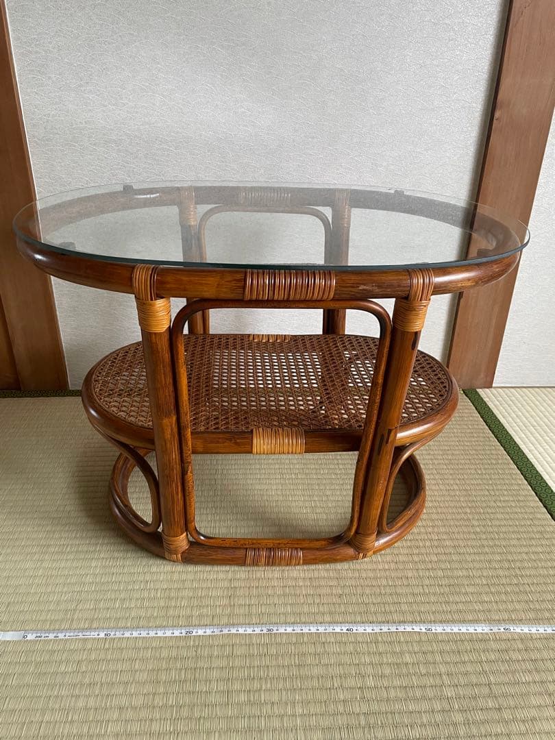 美品　ラタン二段式円形テーブル　天板ガラス　ガラステーブル　サイドチェスト